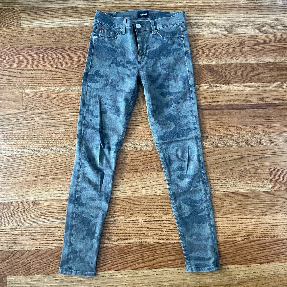 Hudson Mid-Rise Nico Camo Jeans, Size 25.